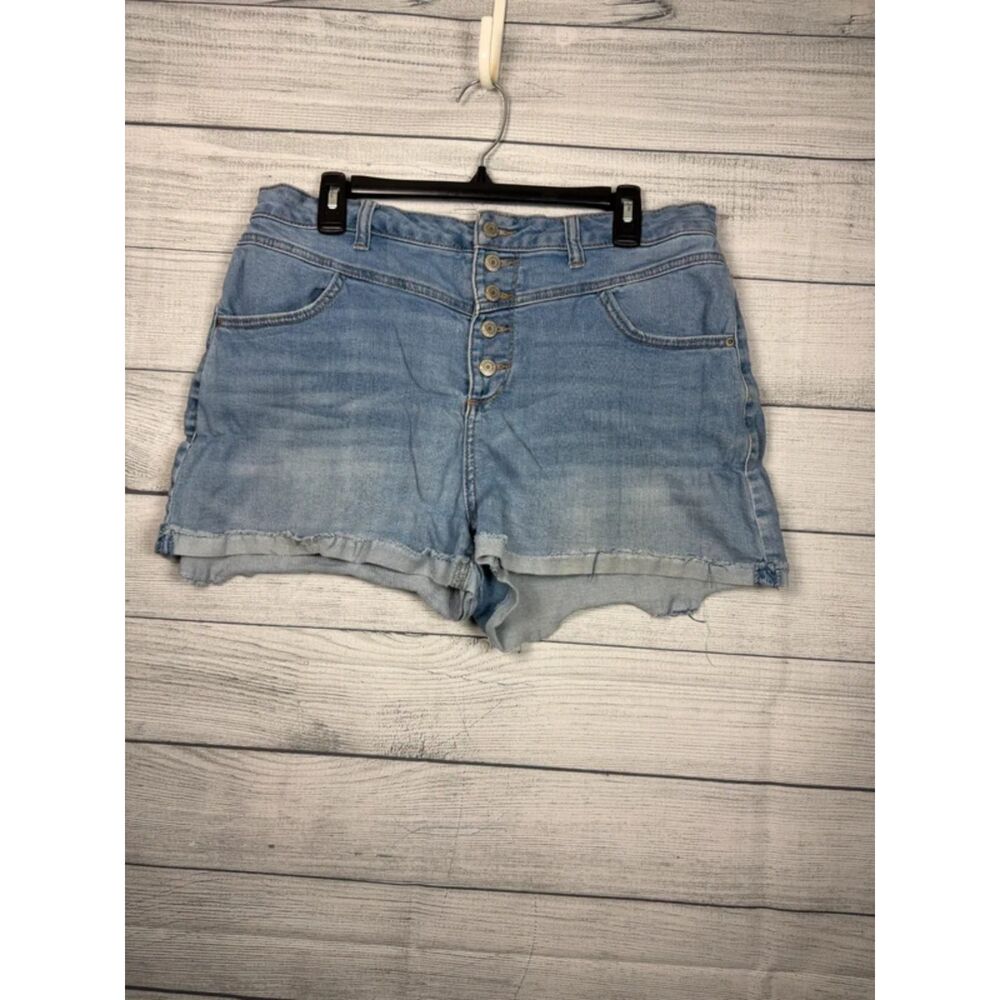 Vanilla Star Women's Size 13 Mom Denim Shorts Light Wash Button Fly 4734